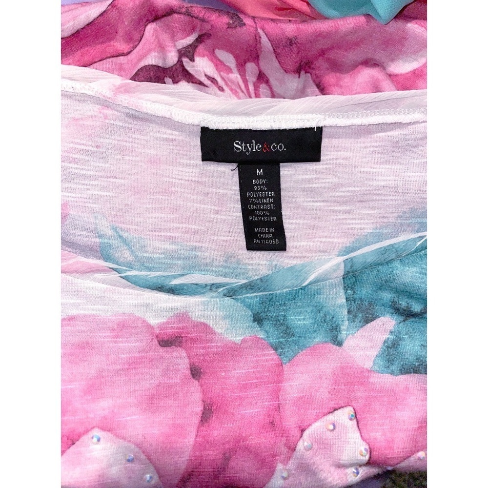 Style & Co White top with large pink floral print, size Medium - Picture 5 of 5